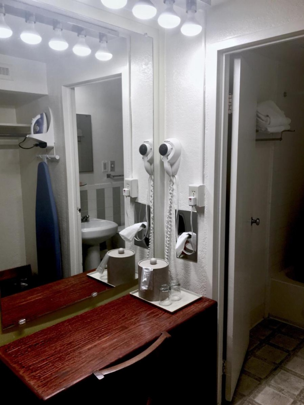 Room image 4